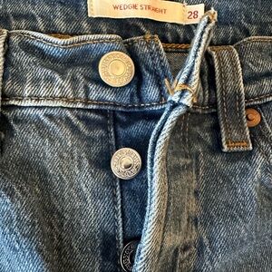 Levi’s premium Wedgie Straight size 28 x 28